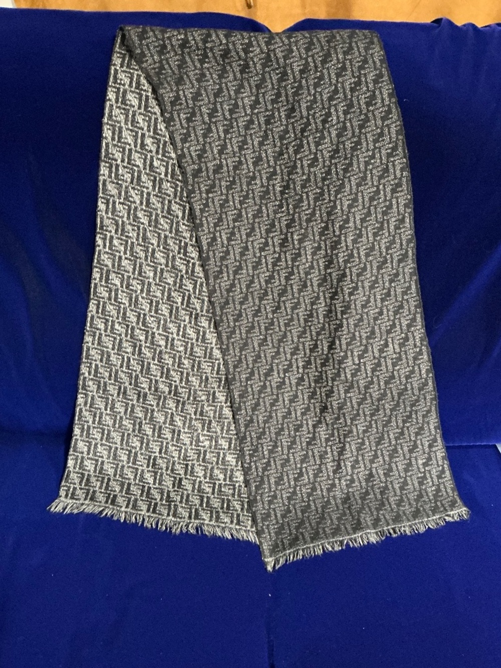 Fendi wool scarf black and gray